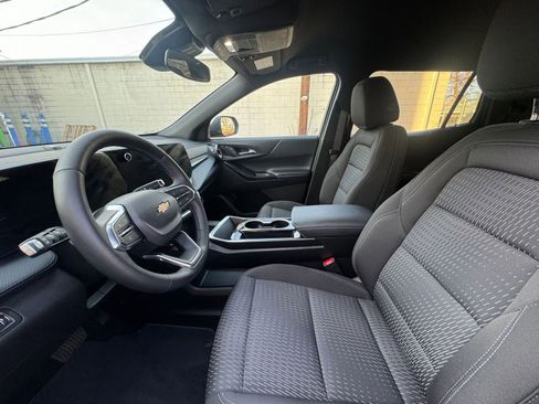 Used 2025 Chevrolet Equinox LT image 25