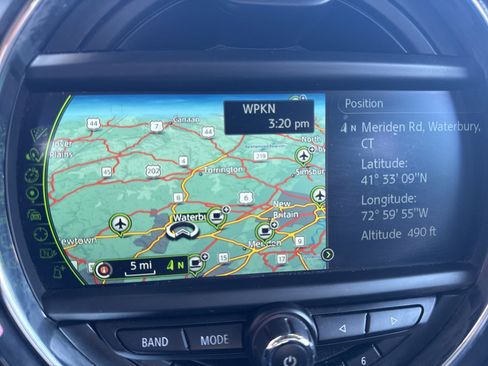 Used 2017 MINI Cooper 4-Door Hardtop image 24