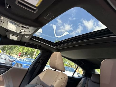 Used 2025 Lexus ES 350 w/ Premium Package FWD image 22