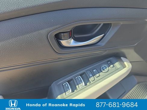 Used 2025 Honda Accord LX image 11