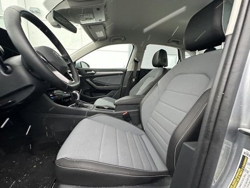 Certified 2025 Volkswagen Jetta SE image 19