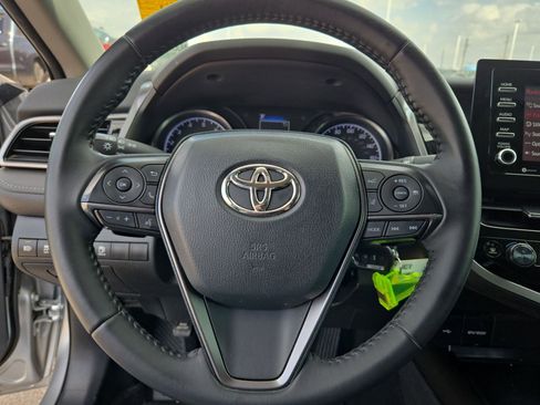 Used 2022 Toyota Camry SE image 19