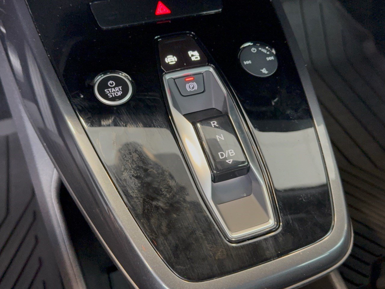 Used 2023 Audi Q4 e-tron Premium Plus w/ Premium Plus AWD/4WD image 21