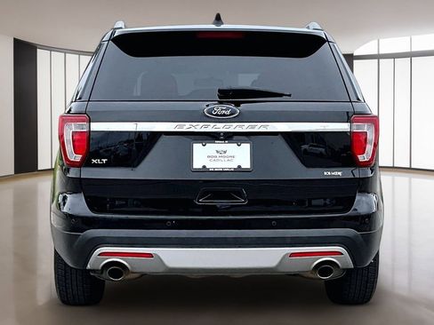 Used 2017 Ford Explorer XLT w/ Equipment Group 202A FWD image 4