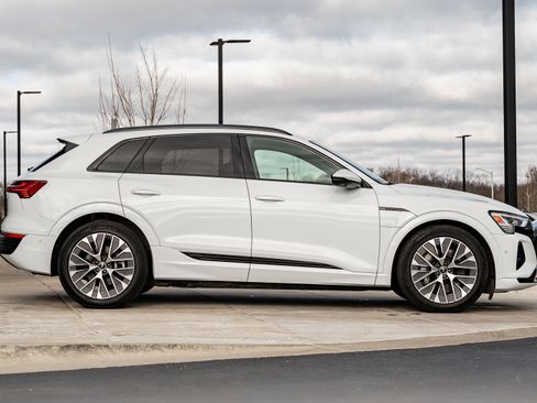 Certified 2024 Audi Q8 e-tron Premium Plus w/ Premium Plus Package image 3