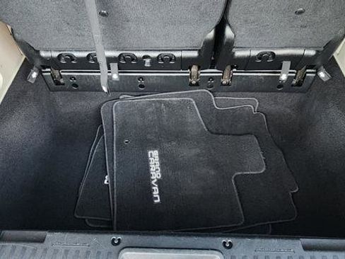 Used 2014 Dodge Grand Caravan SXT image 23