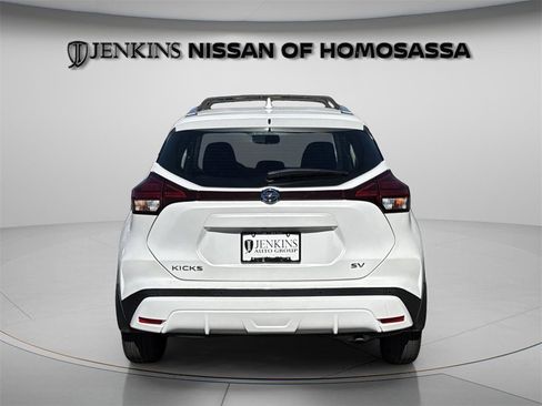 Certified 2021 Nissan Kicks SV image 9