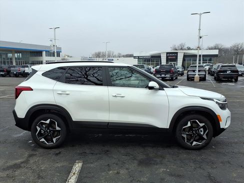 Used 2024 Kia Seltos EX image 8