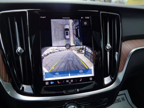 Used 2024 Volvo V60 B5 Cross Country Plus image 14