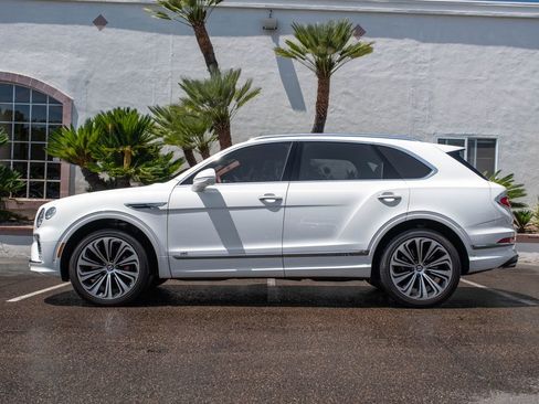 Used 2022 Bentley Bentayga AWD/4WD image 5