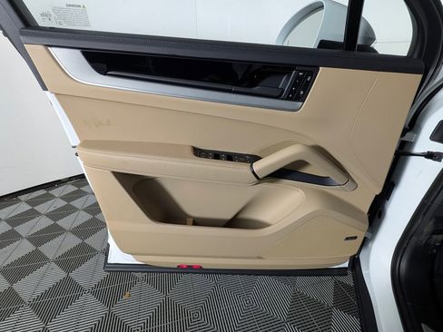 New 2026 Porsche Cayenne image 24