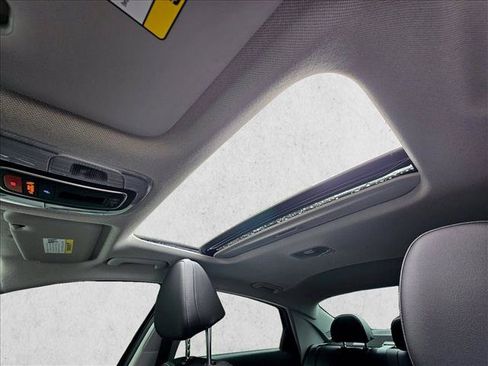 Certified 2025 Hyundai Elantra Limited FWD image 16