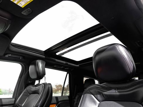 Used 2019 Lincoln Navigator Select w/ Technology Package image 19