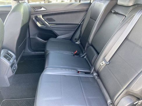Used 2018 Volkswagen Tiguan SE w/ Panoramic Sunroof Package image 21