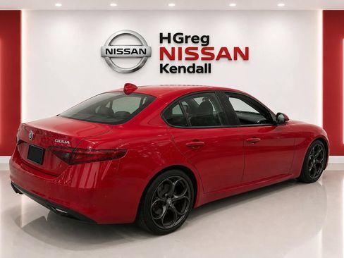 Used 2017 Alfa Romeo Giulia Ti w/ TI 19" Sport Package RWD image 4