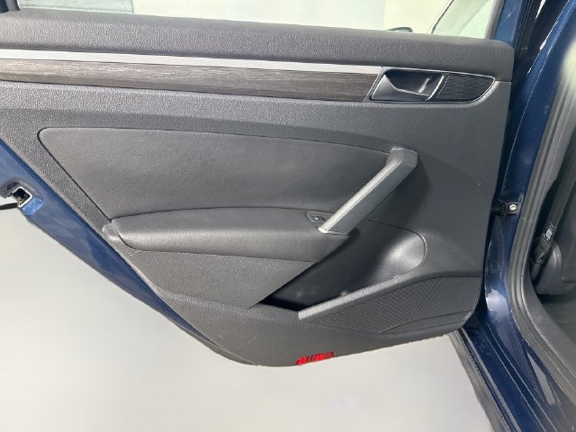 Used 2018 Volkswagen Passat 2.0T SE FWD image 25