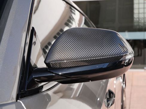 Used 2023 Lamborghini Urus Performante AWD/4WD image 13