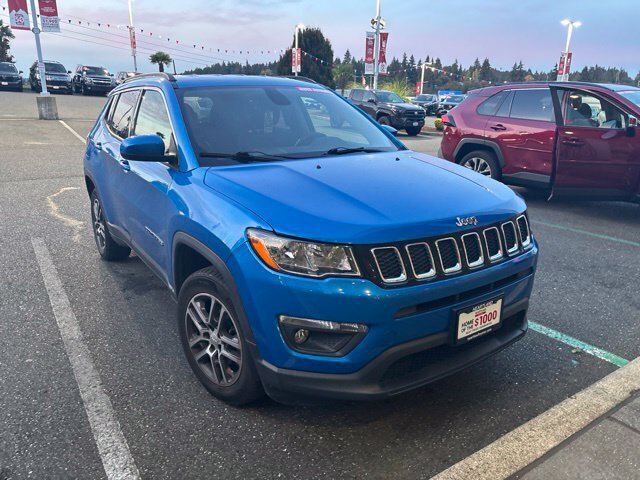 Used 2017 Jeep Compass Latitude w/ Popular Equipment Group AWD/4WD image 3