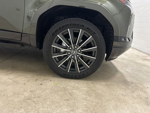 Used 2025 Lexus GX 550 w/ Accessory Package (2T) AWD/4WD image 15