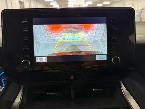 Used 2022 Toyota Venza XLE AWD/4WD image 9
