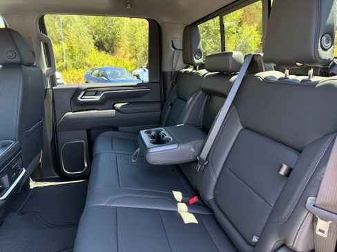 New 2025 GMC Sierra 2500 SLT w/ SLT Premium Package image 9