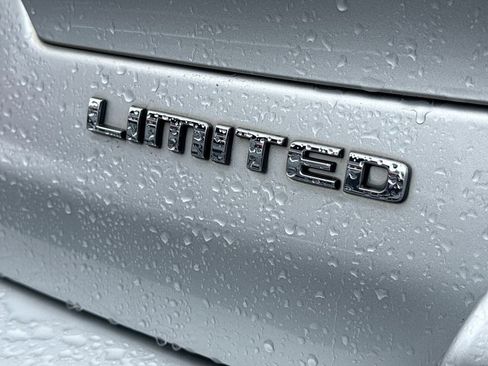 Used 2023 Jeep Grand Cherokee L Limited AWD/4WD image 14
