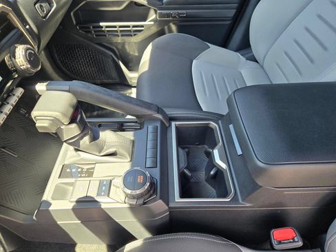 Used 2025 Toyota Tacoma TRD Sport AWD/4WD image 23