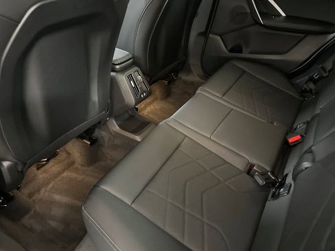 Used 2025 BMW X2 xDrive28i w/ M Sport Package image 4