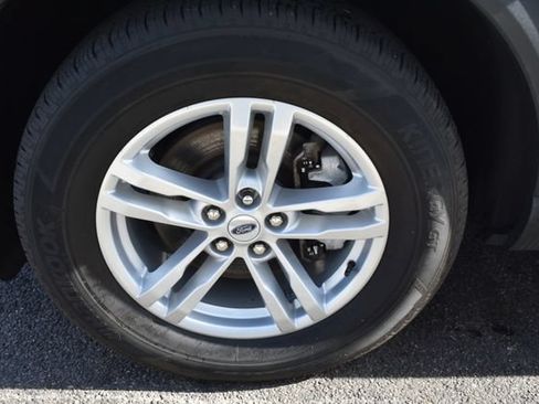 Used 2023 Ford Explorer XLT w/ Equipment Group 202A AWD/4WD image 51