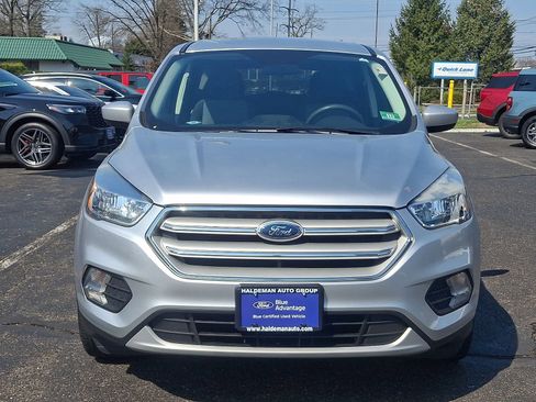 Used 2019 Ford Escape SE image 2