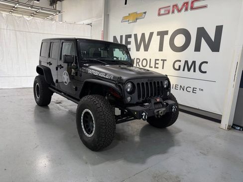 Used 2017 Jeep Wrangler Unlimited Sport w/ Quick Order Package 24S AWD/4WD image 2