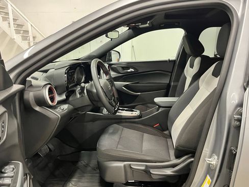 Used 2026 Chevrolet Trax RS w/ Sunroof Package FWD image 16