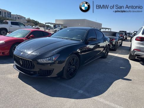 Used 2018 Maserati Ghibli Base image 1