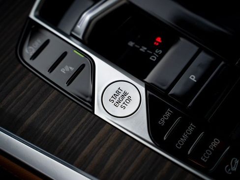 Used 2025 BMW X7 xDrive40i w/ M Sport Package image 28