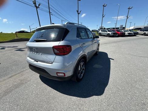 Used 2021 Hyundai Venue SEL FWD image 9