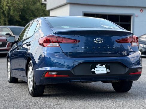 Used 2020 Hyundai Elantra SE FWD image 3