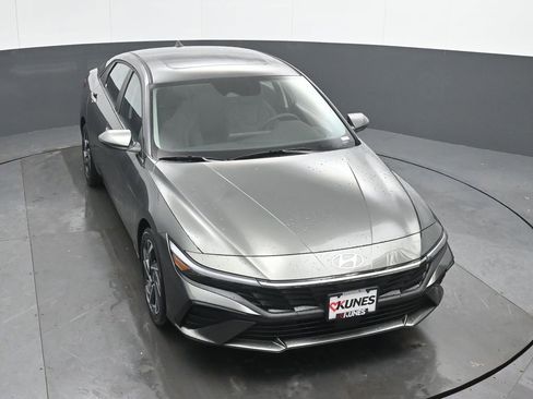 New 2026 Hyundai Elantra Limited image 38