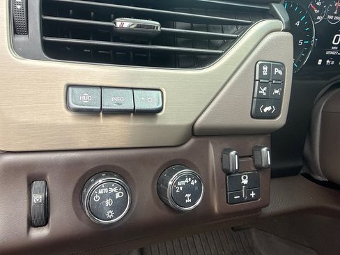 Used 2019 GMC Yukon Denali w/ Denali Ultimate Package AWD/4WD image 28
