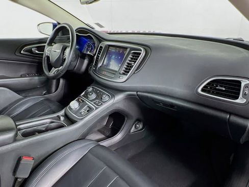 Used 2017 Chrysler 200 Limited Platinum image 36