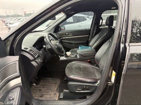 Used 2019 Ford Explorer XLT w/ Equipment Group 202A AWD/4WD image 9
