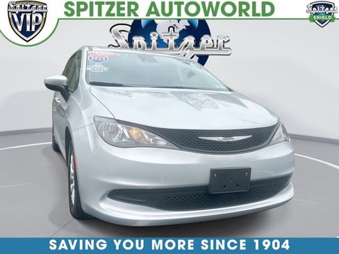 Used 2023 Chrysler Voyager LX FWD image 1
