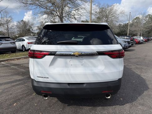 Used 2023 Chevrolet Traverse LS image 5