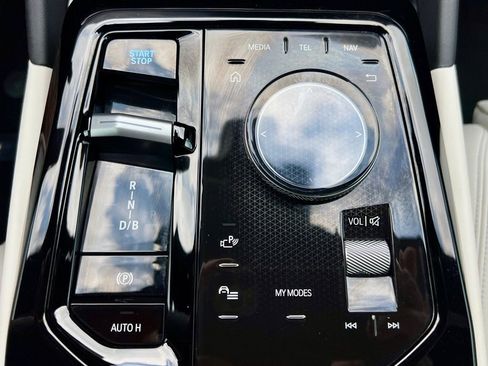 Used 2024 BMW i5 eDrive40i w/ Convenience Package image 59