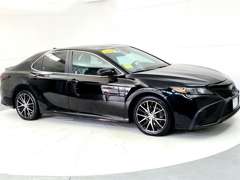 Used 2022 Toyota Camry SE image 7