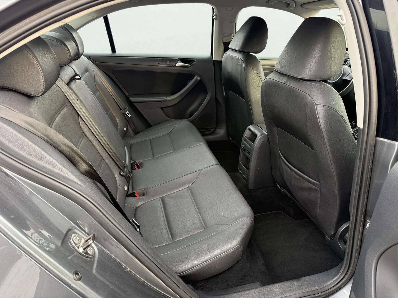 Used 2012 Volkswagen Jetta SE FWD image 13