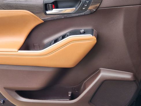 Used 2022 Toyota Highlander Platinum image 22