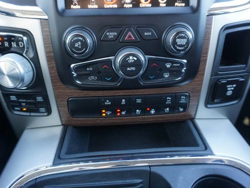 Used 2017 RAM 1500 Laramie w/ Convenience Group image 25