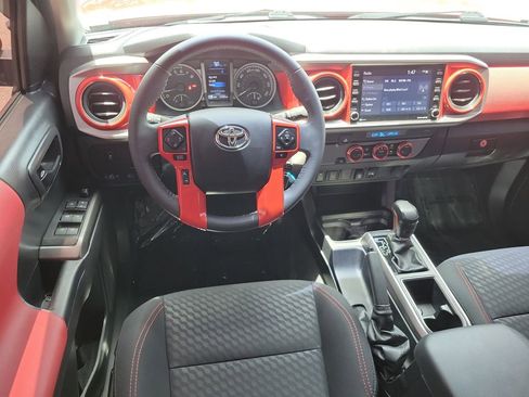 Used 2022 Toyota Tacoma SR5 w/ Technology Package RWD image 16