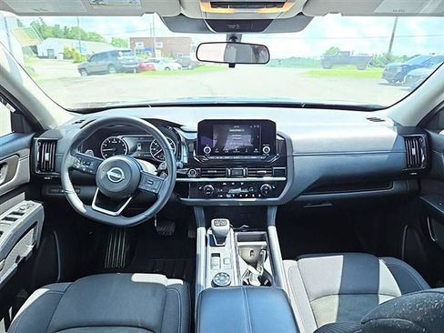 Used 2024 Nissan Pathfinder SV w/ SV Premium Package AWD/4WD image 2