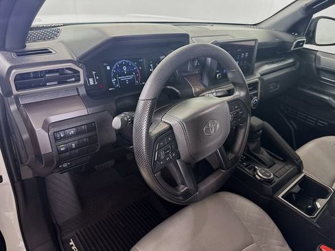 Used 2025 Toyota Tacoma SR5 AWD/4WD image 10
